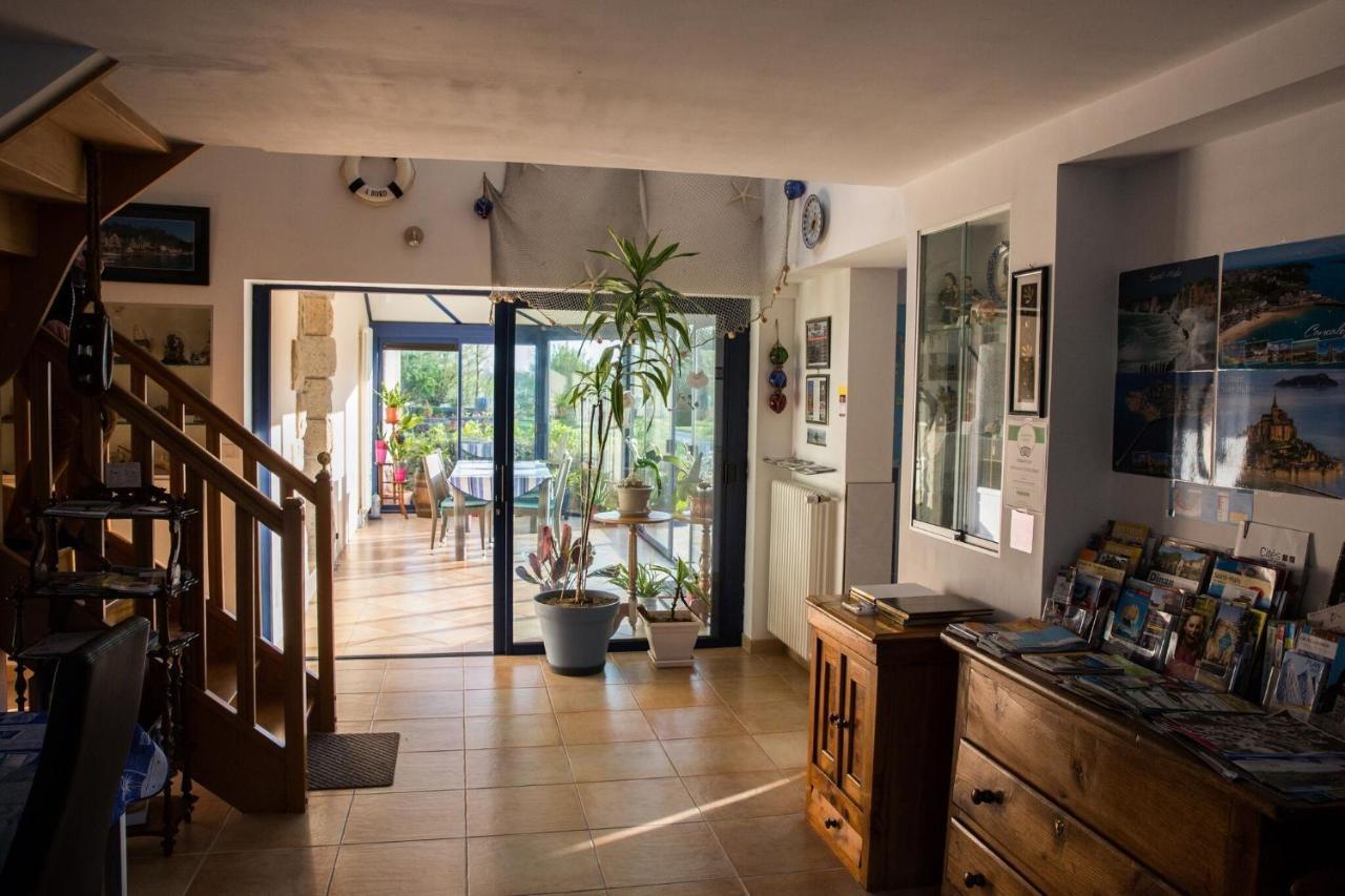 Petit Chatelet Bis Hirel 外观 照片
