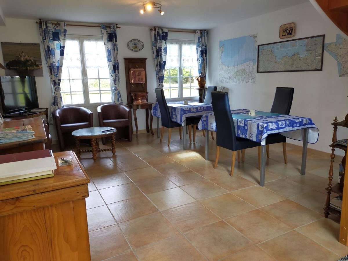 Petit Chatelet Bis Hirel 外观 照片