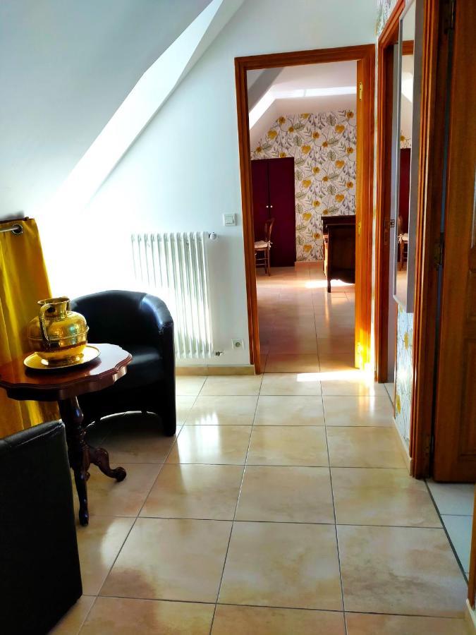 Petit Chatelet Bis Hirel 外观 照片