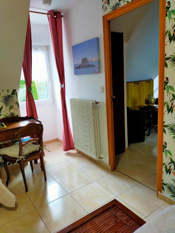 Petit Chatelet Bis Hirel 外观 照片