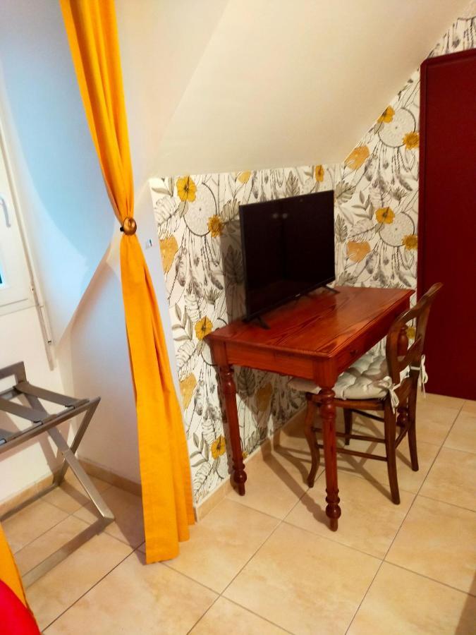 Petit Chatelet Bis Hirel 外观 照片