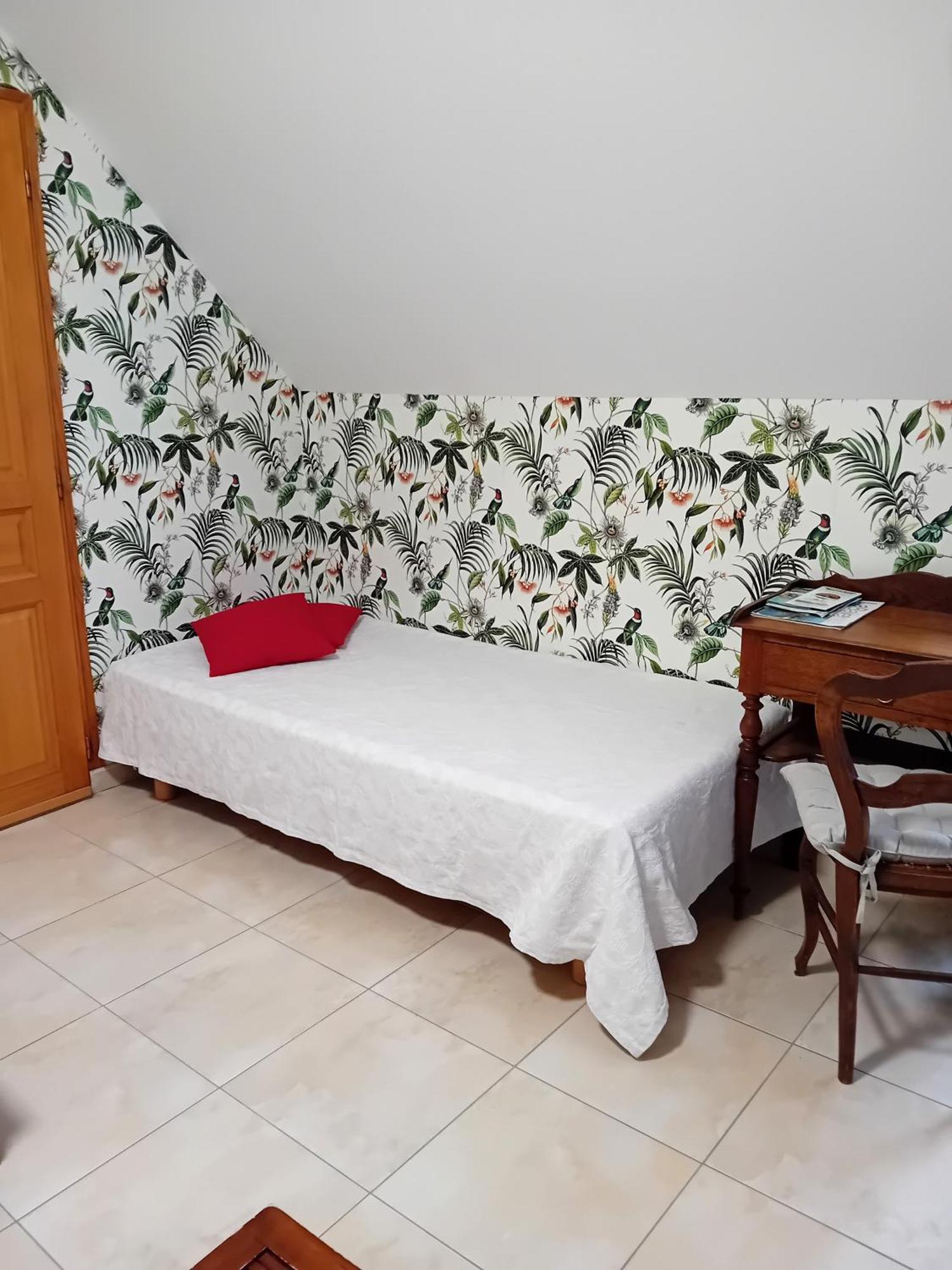 Petit Chatelet Bis Hirel 外观 照片