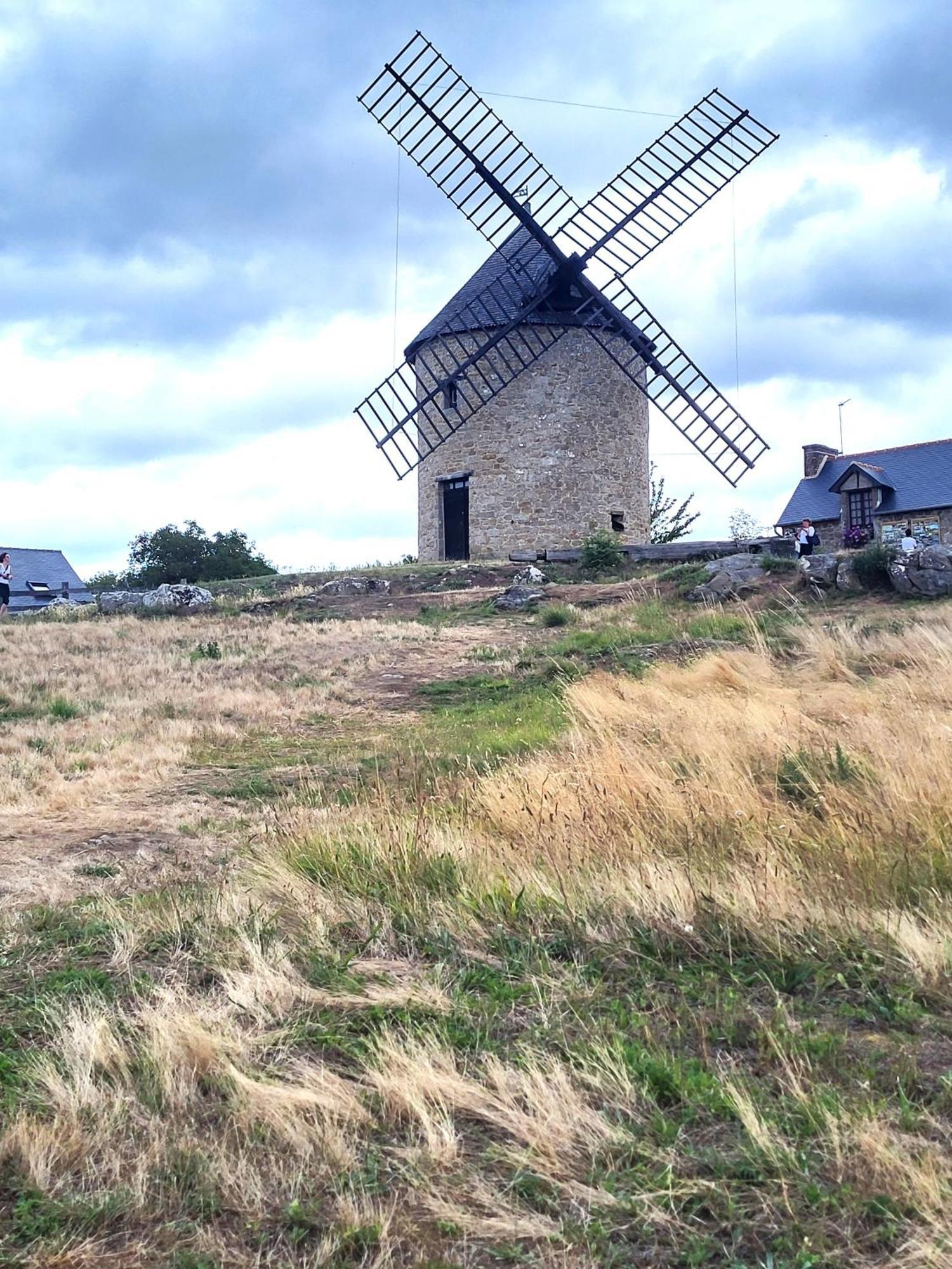 Petit Chatelet Bis Hirel 外观 照片