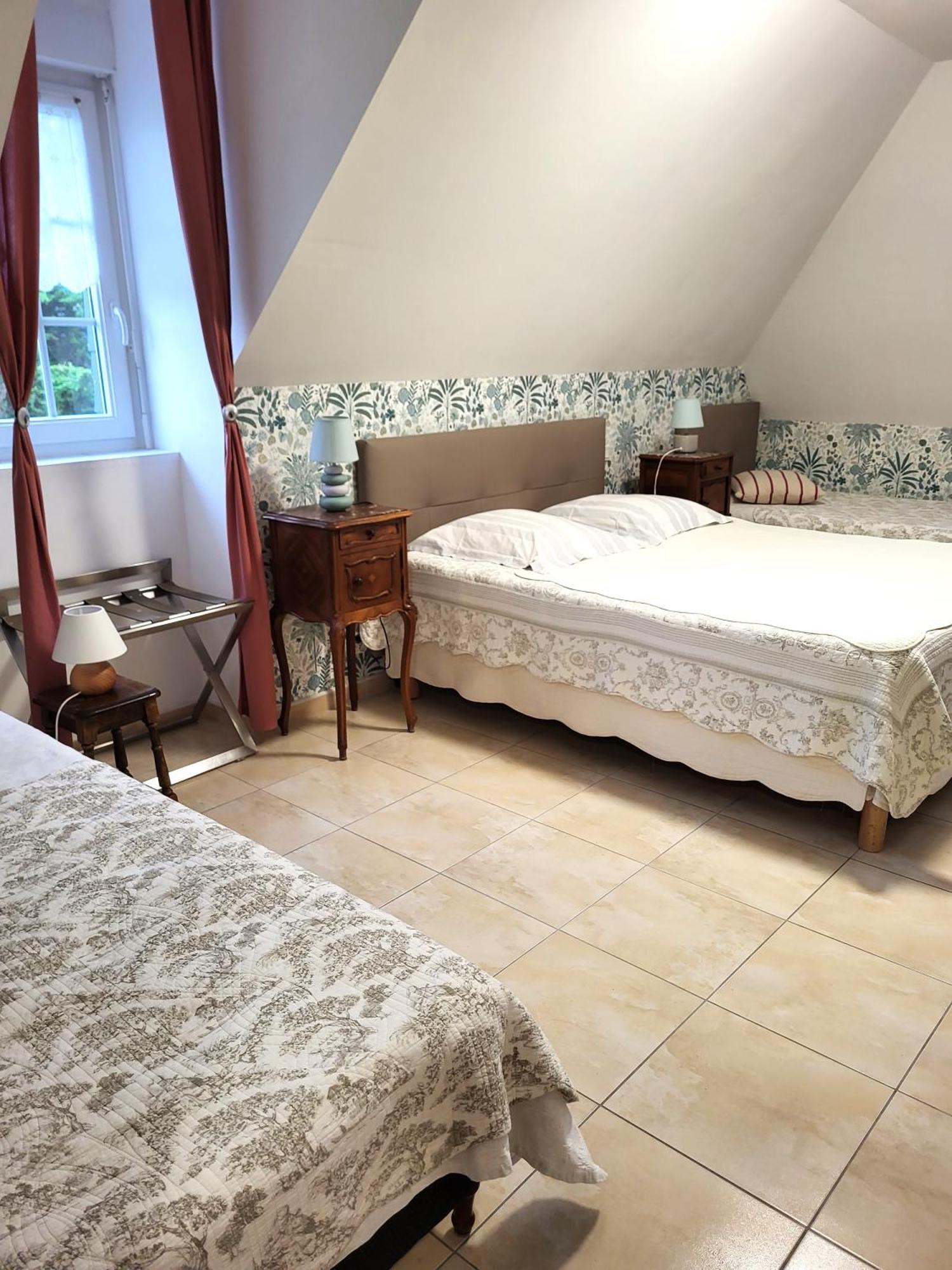 Petit Chatelet Bis Hirel 外观 照片
