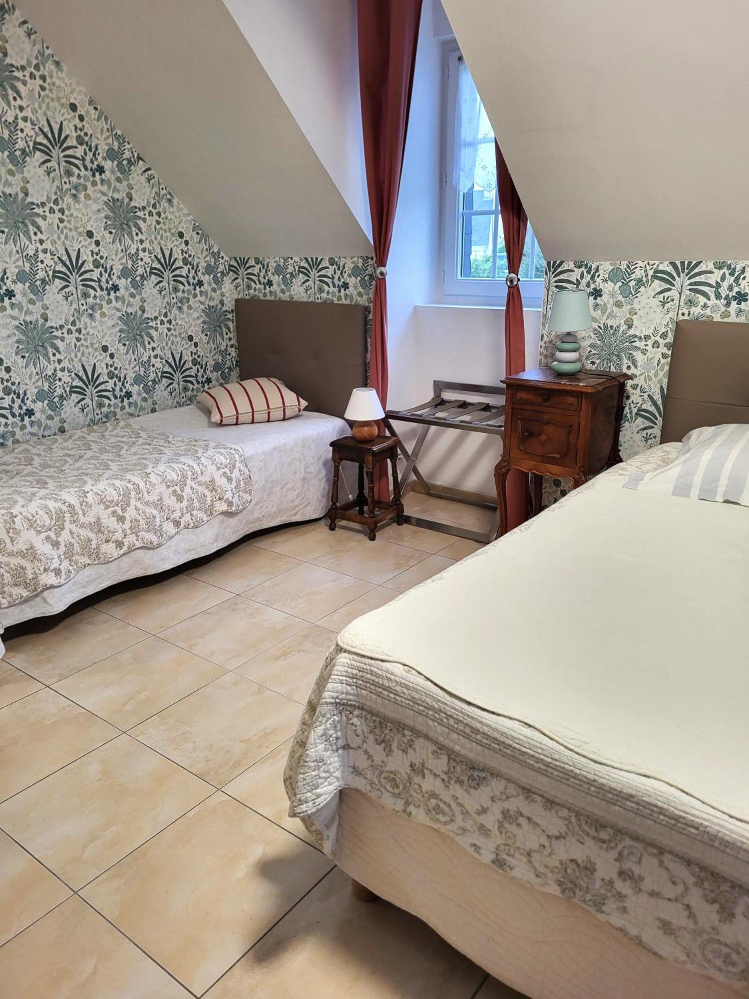 Petit Chatelet Bis Hirel 外观 照片